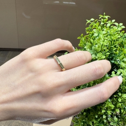 14 Ayar Yeşil Taşlı Altın Yüzük