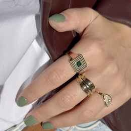 Kare Şeritli Yeşil Taşlı Yüzük